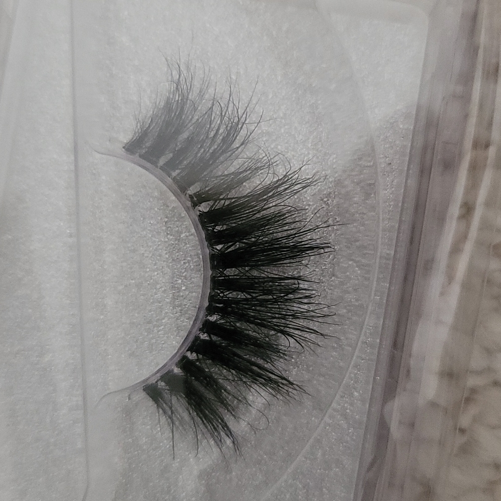 False eyelashes - Picture 2 of 2